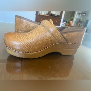 Dansko Womens Professional Clog 38 Honey Distressed